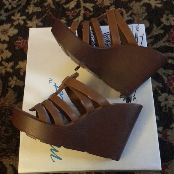 Brown wedge sandals - Picture 3 of 4